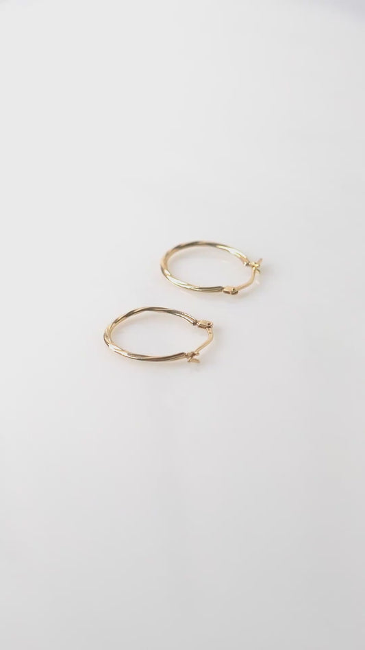 14k Twisted Minimal Hoops
